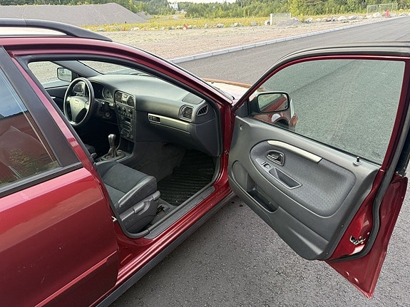Volvo V40 16 of 27