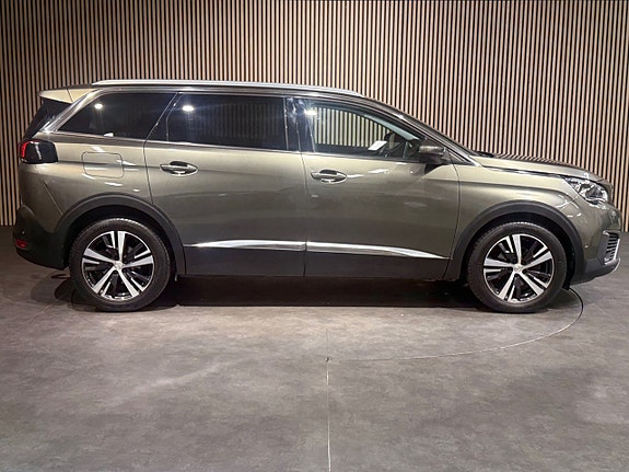 Peugeot 5008 3 of 28