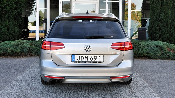 Volkswagen Passat 5 of 26