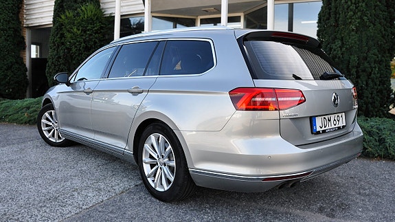 Volkswagen Passat 4 of 26