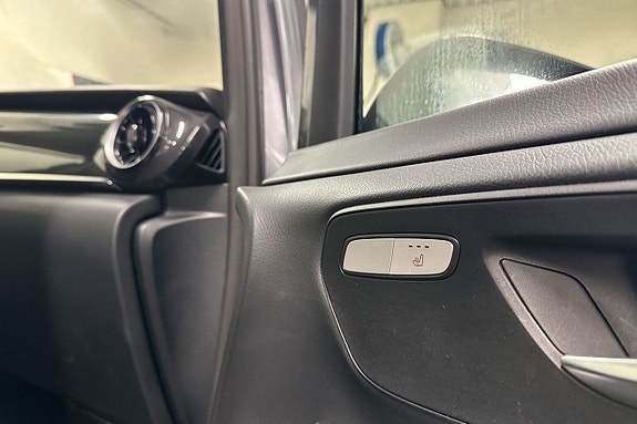 Mercedes-Benz V220 16 of 23