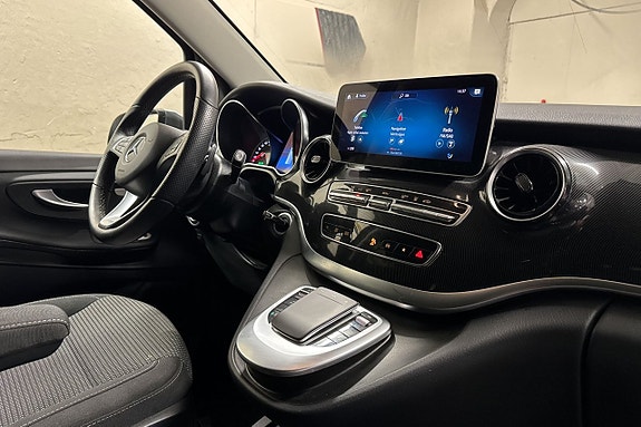 Mercedes-Benz V220 13 of 23