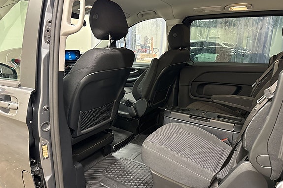 Mercedes-Benz V220 8 of 23