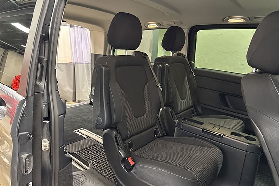 Mercedes-Benz V220 12 of 23
