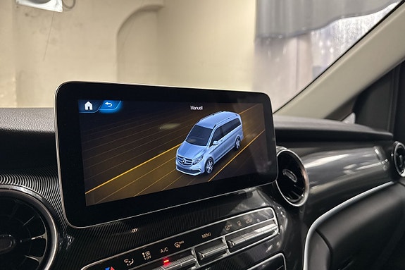 Mercedes-Benz V220 19 of 23