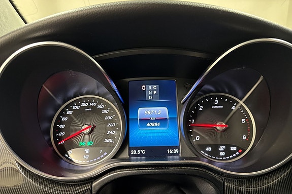 Mercedes-Benz V220 22 of 23