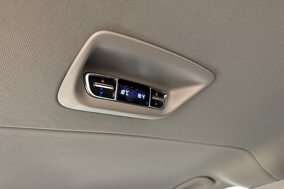 Mercedes-Benz V220 10 of 23