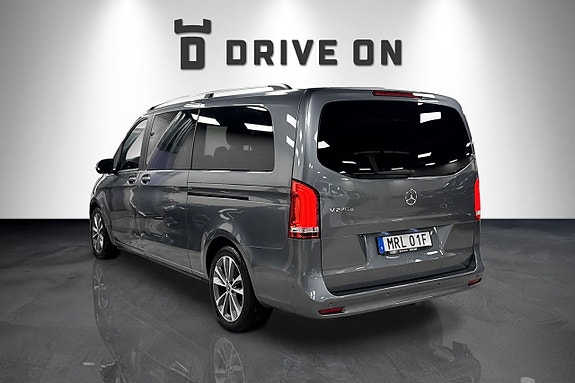 Mercedes-Benz V220 3 of 23