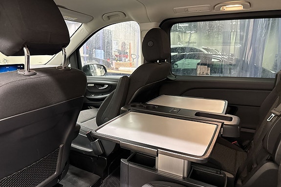Mercedes-Benz V220 9 of 23