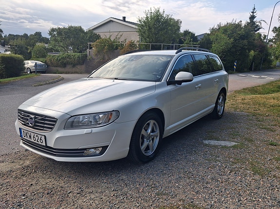 Volvo V70 2 of 8