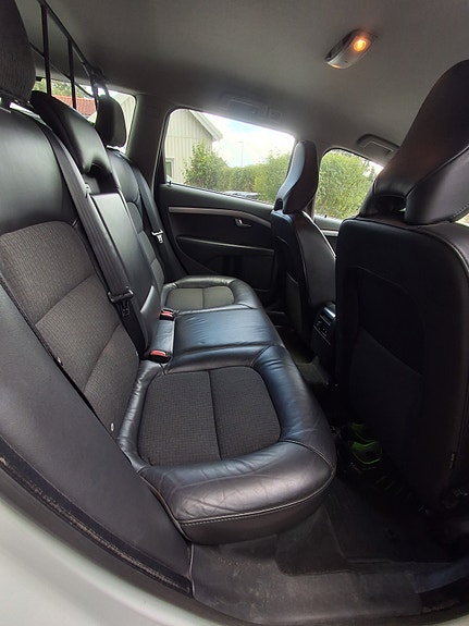 Volvo V70 7 of 8