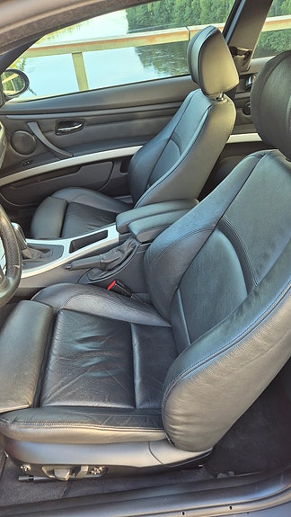 BMW 335i 4 of 5