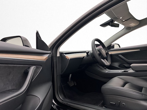 Tesla Model 3 9 of 30