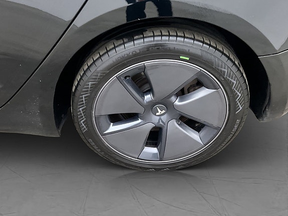 Tesla Model 3 20 of 30