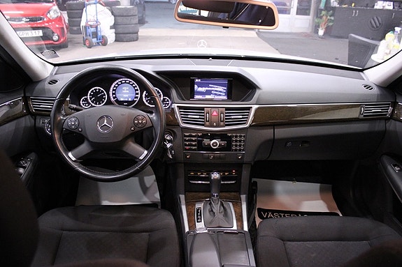 Mercedes-Benz E250 17 of 28