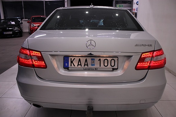 Mercedes-Benz E250 9 of 28