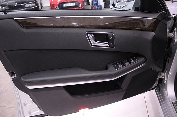 Mercedes-Benz E250 27 of 28