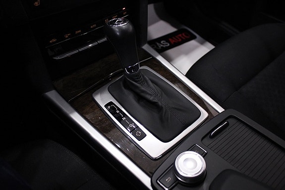 Mercedes-Benz E250 11 of 28
