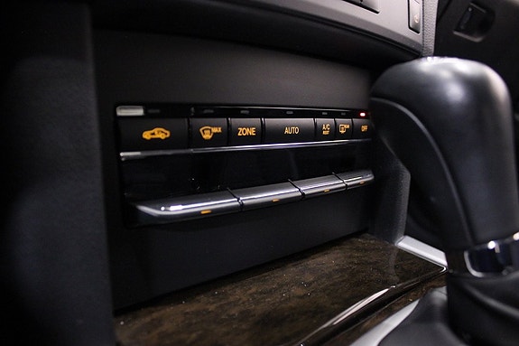 Mercedes-Benz E250 23 of 28