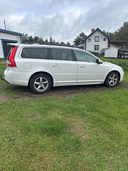 Volvo V70 2 of 2