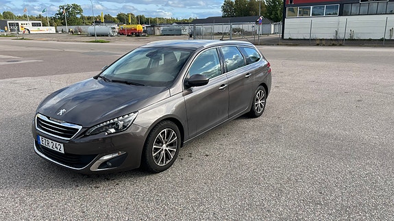 Peugeot 308 SW 4 of 5