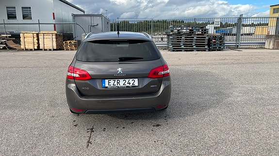 Peugeot 308 SW 3 of 5