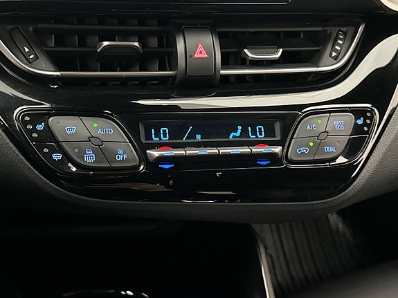 Toyota C-HR 26 of 30
