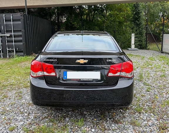 Chevrolet Cruze 4 of 15