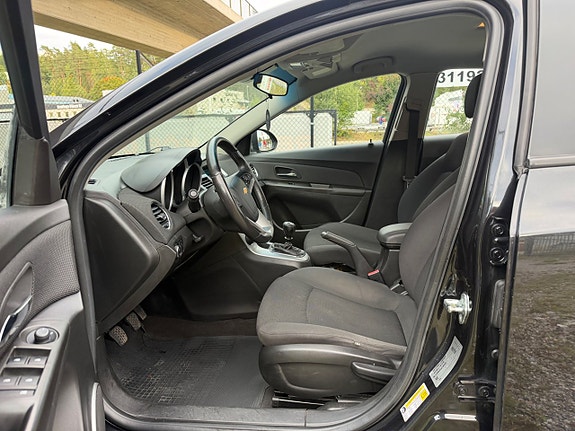Chevrolet Cruze 9 of 15