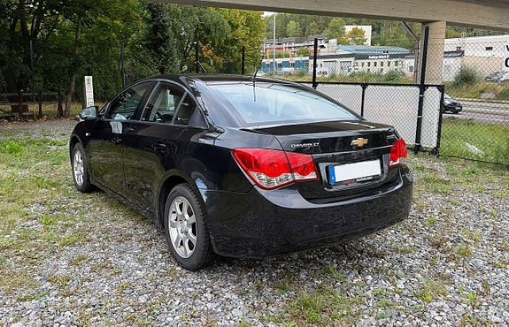 Chevrolet Cruze 3 of 15