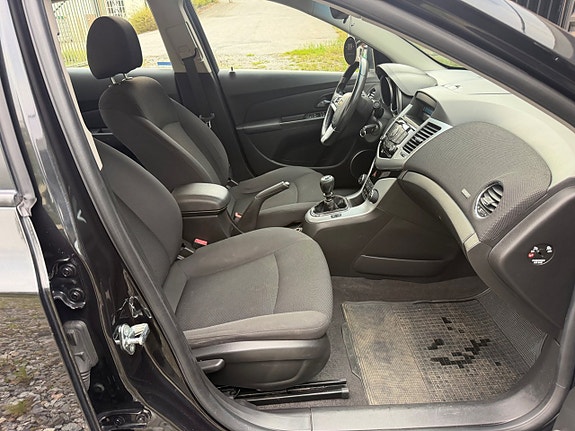 Chevrolet Cruze 12 of 15