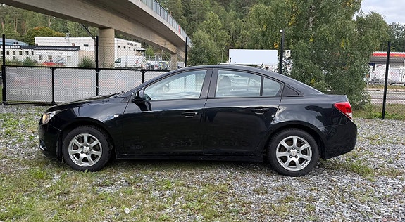 Chevrolet Cruze 2 of 15