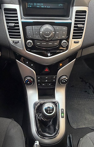 Chevrolet Cruze 15 of 15