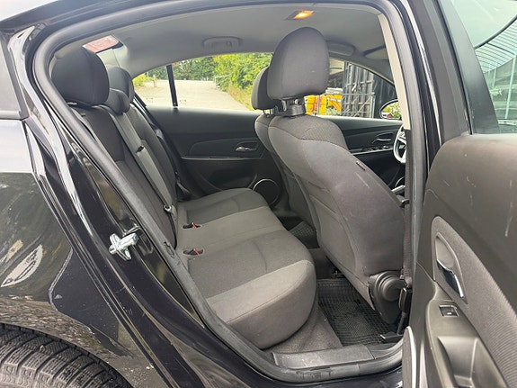 Chevrolet Cruze 11 of 15