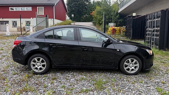 Chevrolet Cruze 6 of 15
