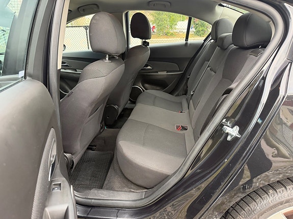Chevrolet Cruze 10 of 15