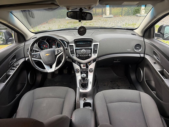 Chevrolet Cruze 13 of 15