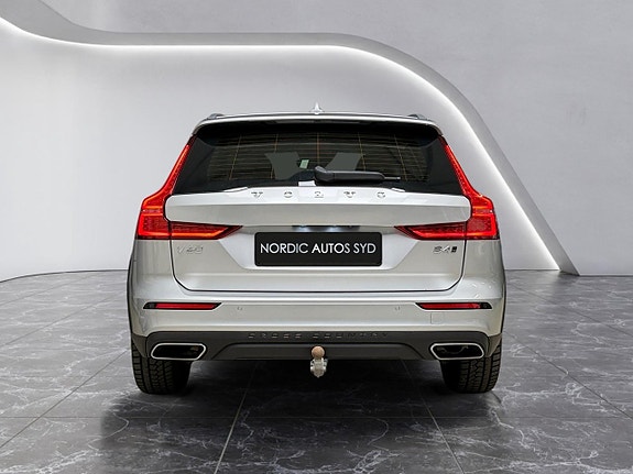 Volvo V60 Cross Country 4 of 23