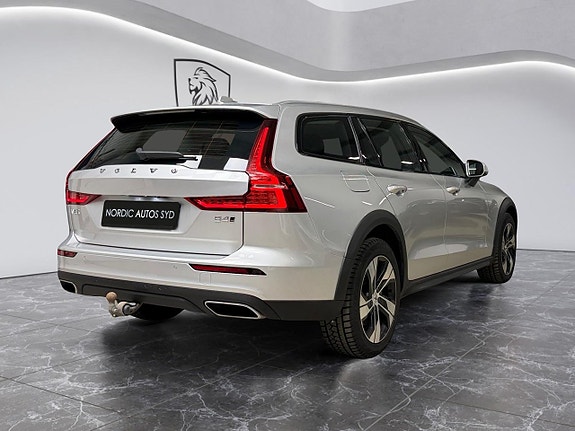 Volvo V60 Cross Country 5 of 23