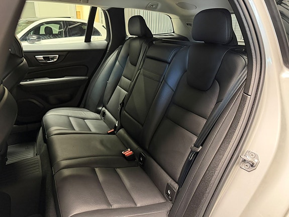 Volvo V60 Cross Country 13 of 23
