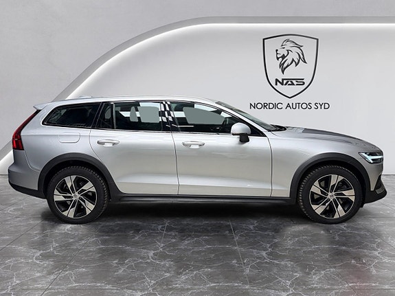 Volvo V60 Cross Country 6 of 23