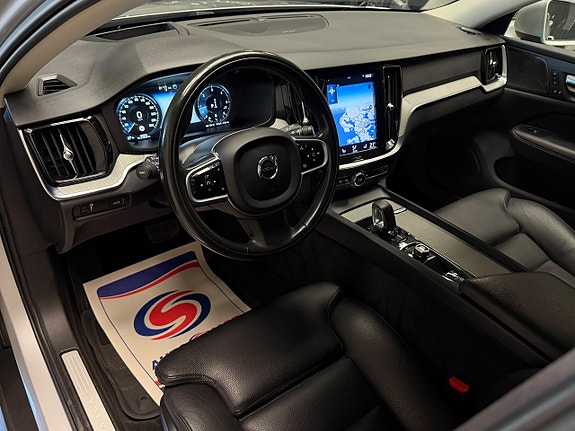 Volvo V60 Cross Country 10 of 23