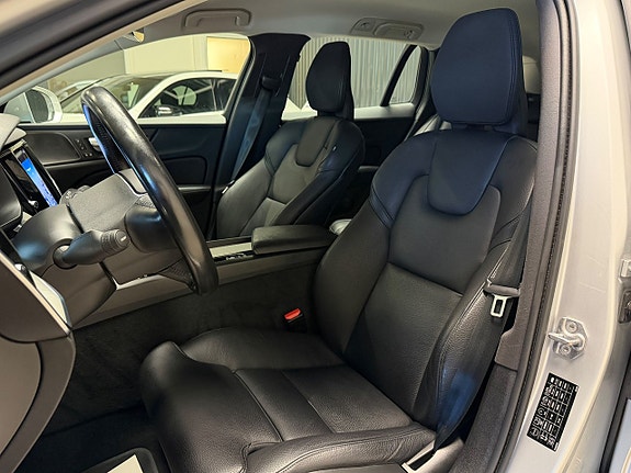 Volvo V60 Cross Country 11 of 23