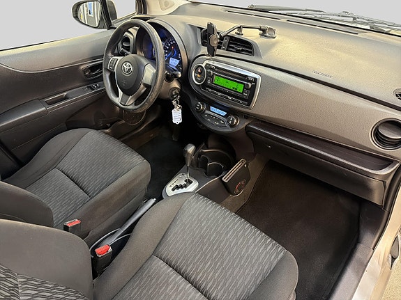 Toyota Yaris 11 of 23