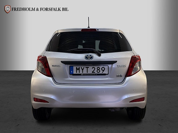 Toyota Yaris 4 of 23
