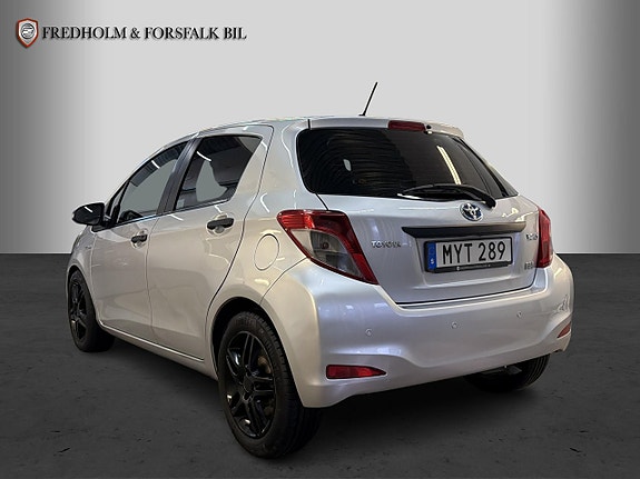 Toyota Yaris 3 of 23