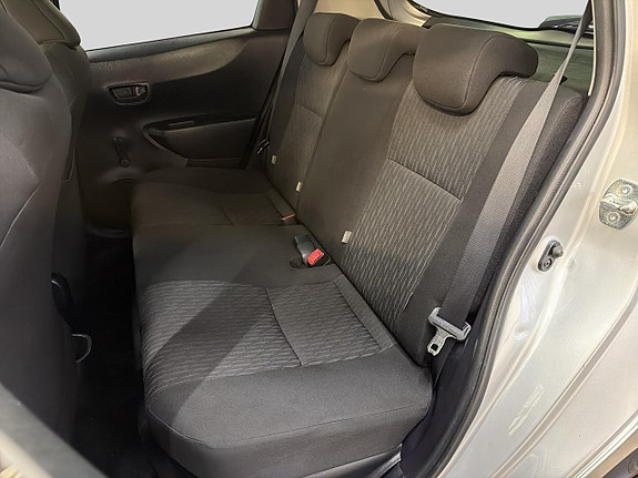 Toyota Yaris 14 of 23