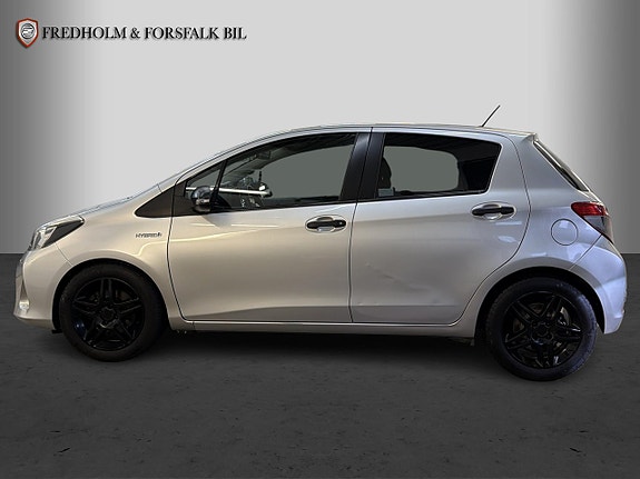 Toyota Yaris 2 of 23