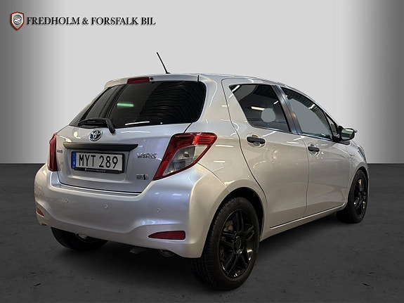 Toyota Yaris 5 of 23