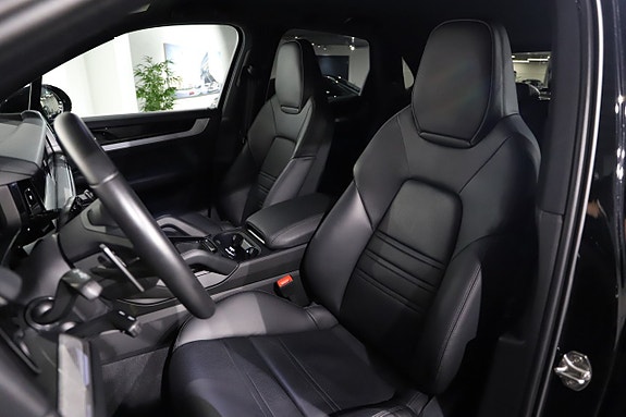Porsche Cayenne 12 of 22